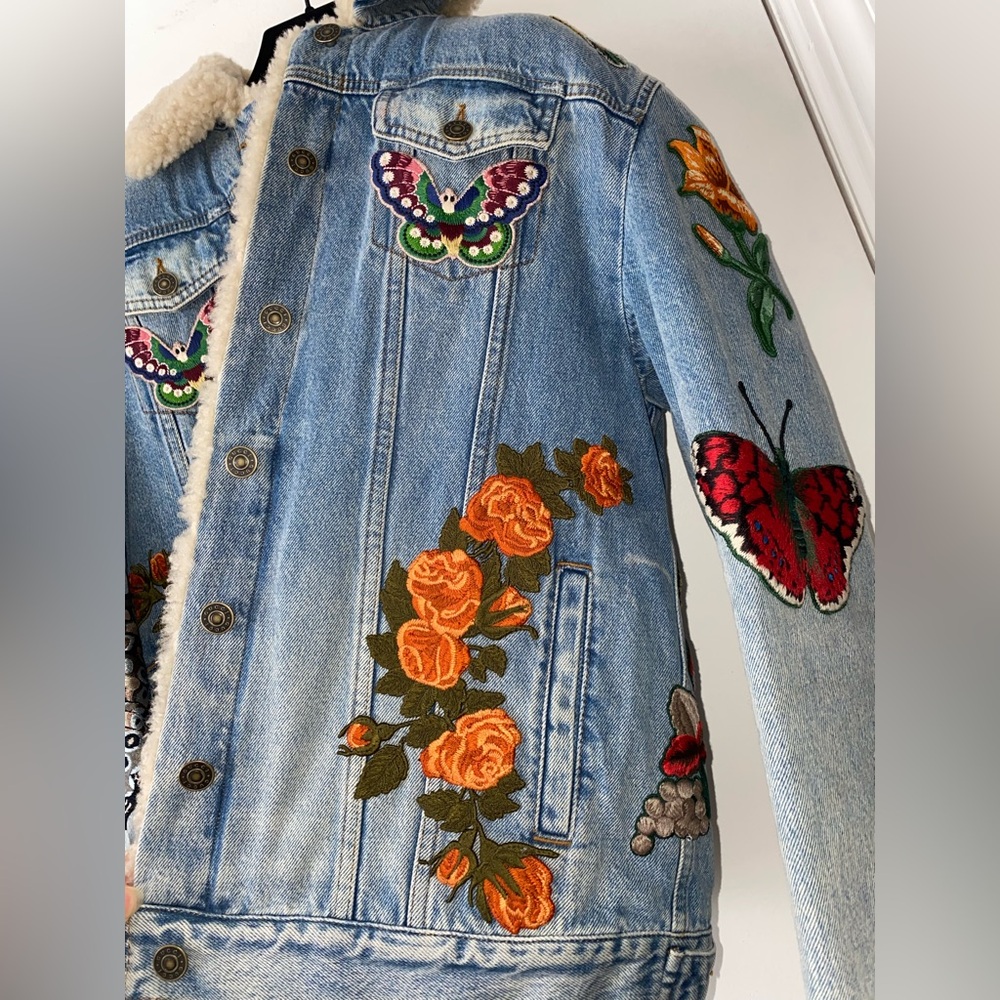 Authentic Shearling GUCCI Embroidered Denim Jacket - Picture 5 of 15